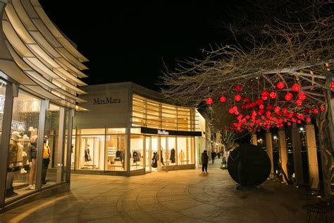 Brights Lights, Big Cheer! Discover our Festive Holiday Lights! | Americana Manhasset