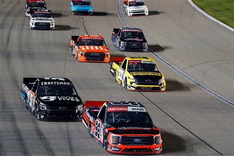 No. 19 NASCAR Chevy Truck Three-Wide At Kansas 2023: Video