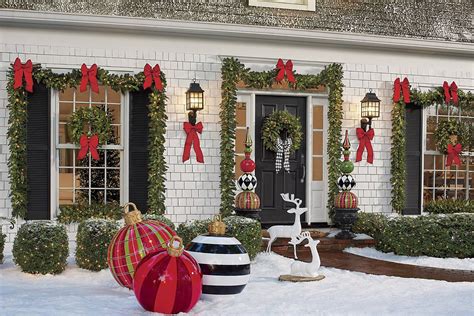 Christmas Porch Decorations: 15 Holly Jolly Looks - Grandin Road Blog