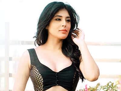 Kritika Kamra moves in with her boyfriend - Times of India