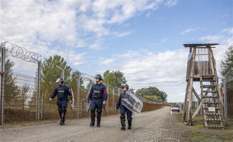 Hungary, Austria and Serbia work together to stem migration - The Columbian