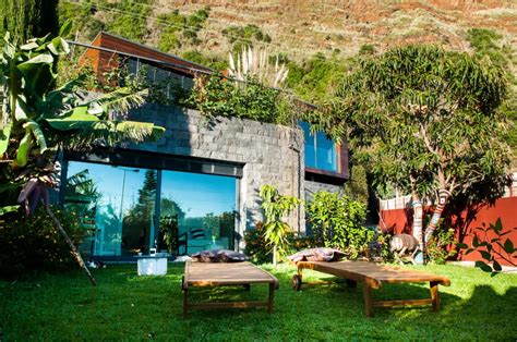 15 STUNNING Villas in Madeira [2024 Edition]