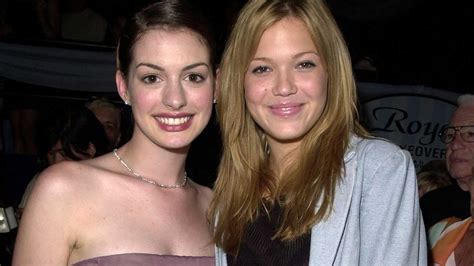 Anne Hathaway and Mandy Moore Plan a 'Princess Diaries' Reunion ...