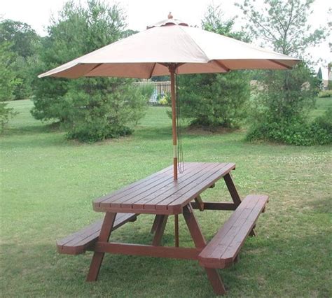 Picnic Table with Umbrella | 9Rental