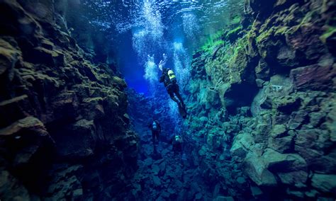 Scuba diving in Silfra | Hótel Geysir