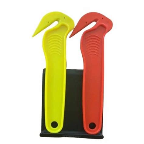 Plastic Safety cutters/safety knives at Rs 75/piece in Belagavi | ID: 27117975012