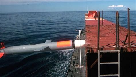 Enhanced Tomahawk cruise missile engages moving targets - Defense Update: