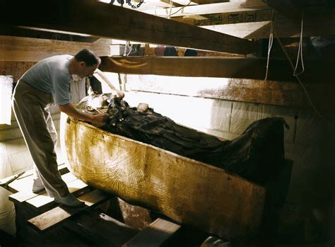 Stunning Colorized Photographs of the Discovery of the Tutankhamun's Tomb in the 1920s ~ vintage ...