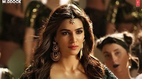 Stree song Aao Kabhi Haveli Pe: Kriti Sanon raises the horror comedy ...