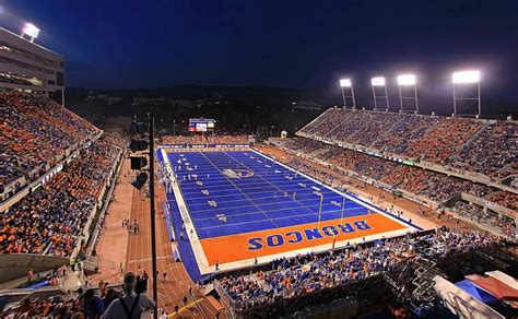 Boise State University Bronco Football | Boise state university, Boise ...