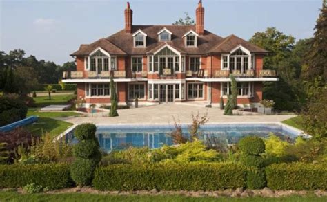 Tom Cruise Selling His West Sussex Home For £4.95 Million - eXtravaganzi