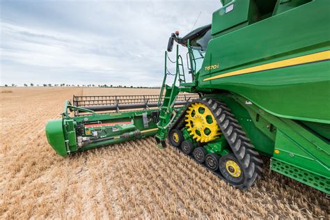 John Deere revamps its smaller Sampo-built combines - Agriland.co.uk