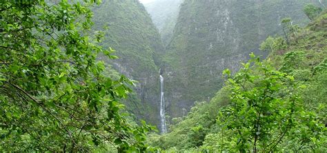 The Hanakapiai Falls Trail | Kauai Hawaii