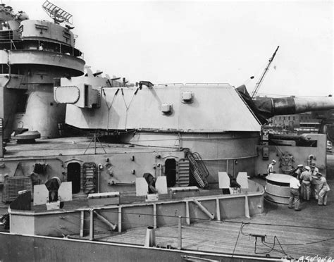 [Photo] View of turret No. 2 and surrounding 20mm Oerlikon mounts ...