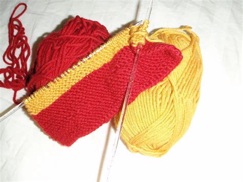 Harry Potter's Scarf · How To Make A Knit Scarf / Crochet Scarf ...