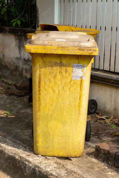 Premium Photo | Yellow trash can clean dustbin disposal recycling