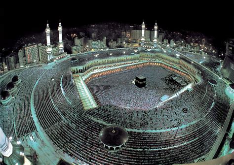 Impressionante vista da mesquita al-Haram em Meca no momento da oração ...