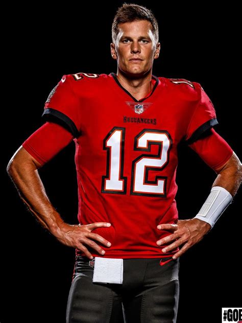 Tom Brady wears Tampa Bay Buccaneers uniform for the first time ...