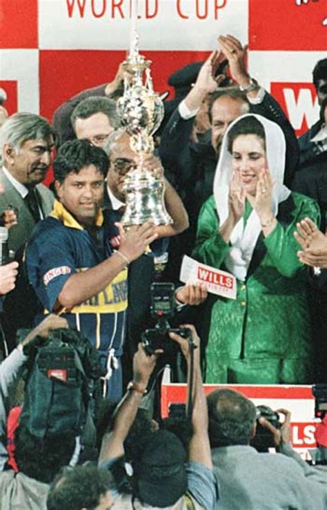 Arjuna Ranatunga holds the World Cup aloft | ESPNcricinfo.com