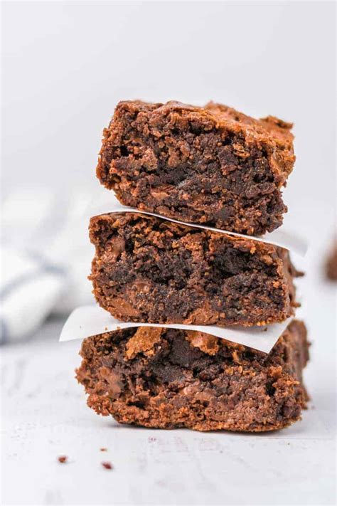 Easy One Bowl Brownies Recipe {Rich & Fudgy}