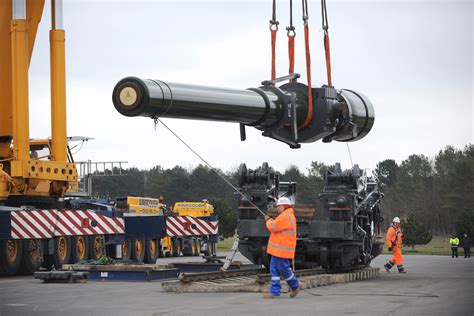 Britain's biggest gun aims for Netherlands