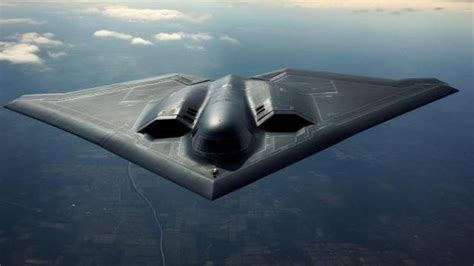 Usa: in volo per la prima volta il super-bombardiere nucleare B-21 Raider - La Stampa