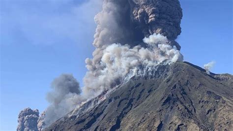 Tourists flee as volcano erupts on Italian island of Stromboli