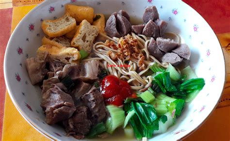 Karin's Recipe: Bakso Sapi (Indonesian Beef Meatballs)