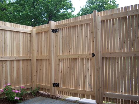 6 Tips for Installing the Best Privacy Fence | Çit fikirleri, Ahşap çit ...