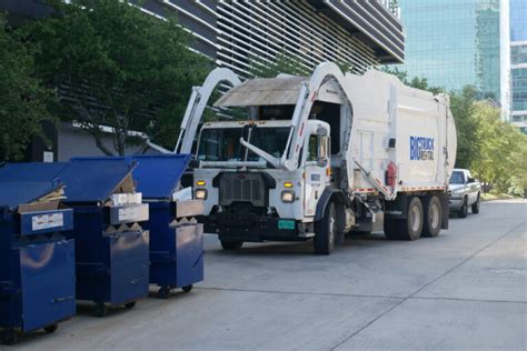 How Does a Front Loader Garbage Truck Work? – Route Ready Trucks