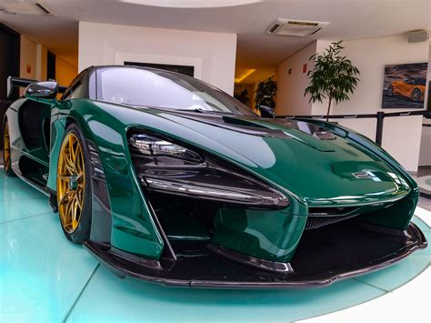 Does the McLaren Senna look good in British Racing Green? : r/carporn