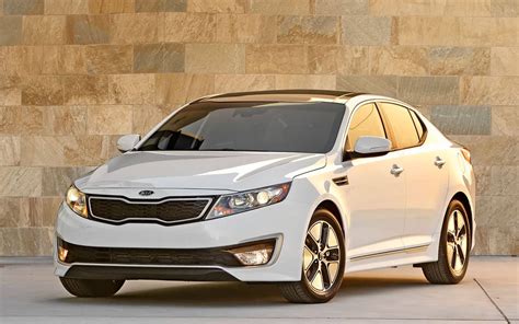 Discover the 2011 Kia Optima Hybrid: Sporty, Efficient, Green