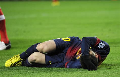 Barcelona’s Lionel Messi carried off in stretcher with apparent knee ...