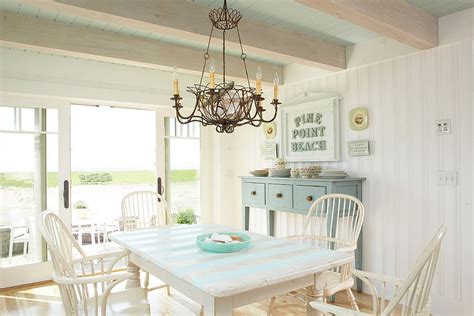 25 Best Beach Style Dining Rooms for a Bright Holiday Feast