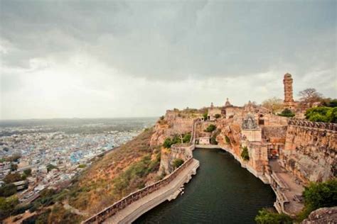 The Chittor Fort: Closely Entwined with Rajput History - HubPages