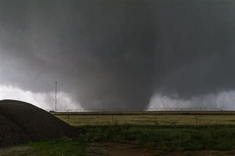 Wedge tornado near Elmer, OK on 5/16/15 [OC][2048x1365] : WeatherPorn