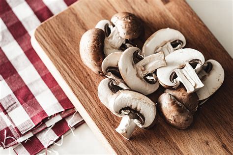 Wallpaper Champignon Mushrooms Food Sliced food Cutting board