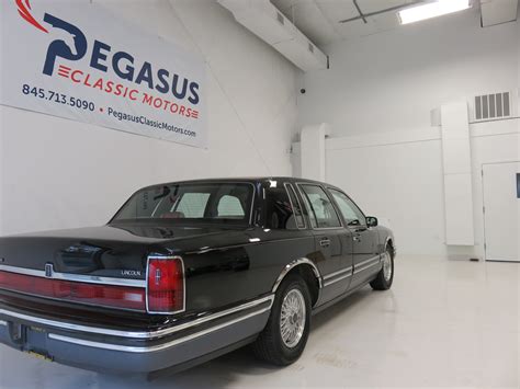 1993 Lincoln Town Car Signature Series - Pegasus Classic Motors