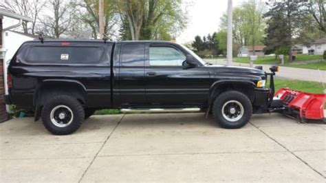 Sell used 2001 Black Dodge Ram with snow plow in Columbus, Ohio, United ...