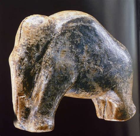 mammoth figurine - This 37mm long, 7.5 gram figurine, made from mammoth ivory, is some 35 000 ...