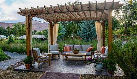 Outdoor Pergola Designs for a Refreshing Outdoor Space.