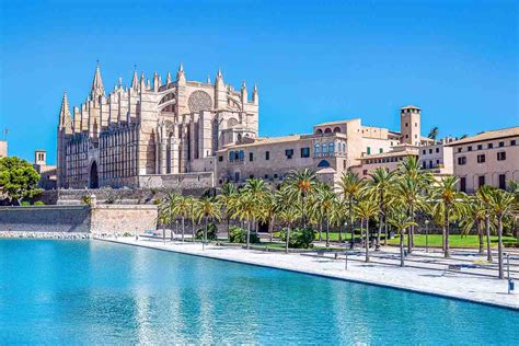 Do you know the history of Palma Cathedral?