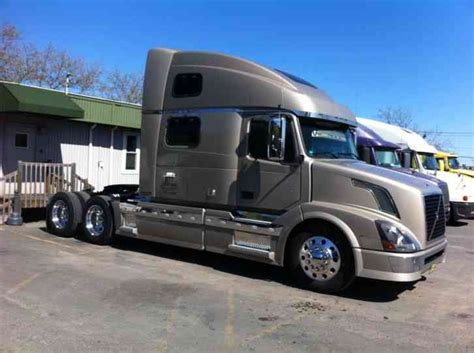 Volvo VNL 780 (2006) : Sleeper Semi Trucks