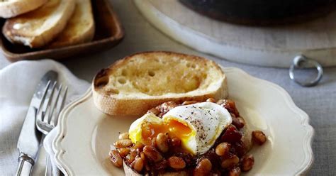 Breakfast beans on toast