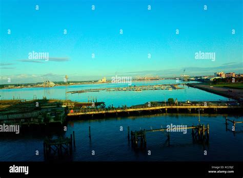 SOUTHAMPTON DOCKS & SOUTHAMPTON WATER Stock Photo - Alamy