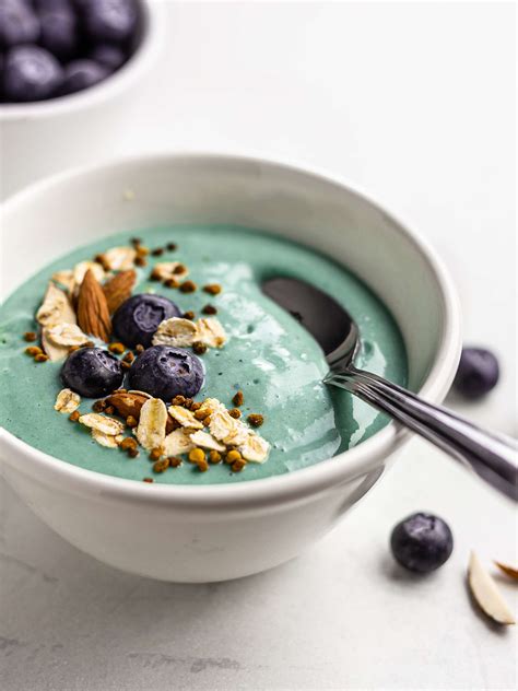 Blue Spirulina Smoothie Bowl Recipe | Foodaciously