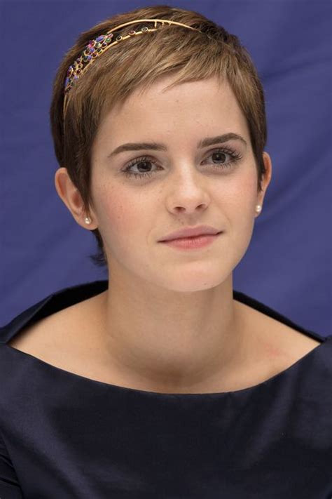 Emma Watson's Best Hairstyles - Emma Watson Haircuts and Hair Color