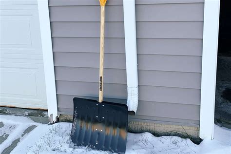 The 8 Best Snow Shovels of 2023, Tested and Reviewed