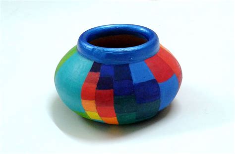 painted earthen pot | Painted pots diy, Vase crafts, Pottery painting designs