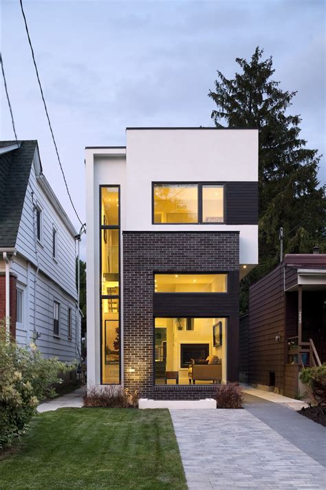 50 Narrow Lot Houses That Transform A Skinny Exterior Into Something ...